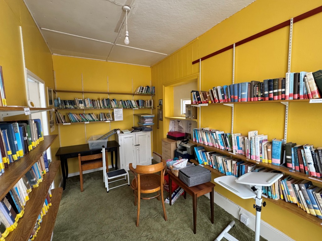 Lot: 93 - FREEHOLD TOWN CENTRE FORMER CHURCH OVER FOUR FLOORS WITH POTENTIAL - Library